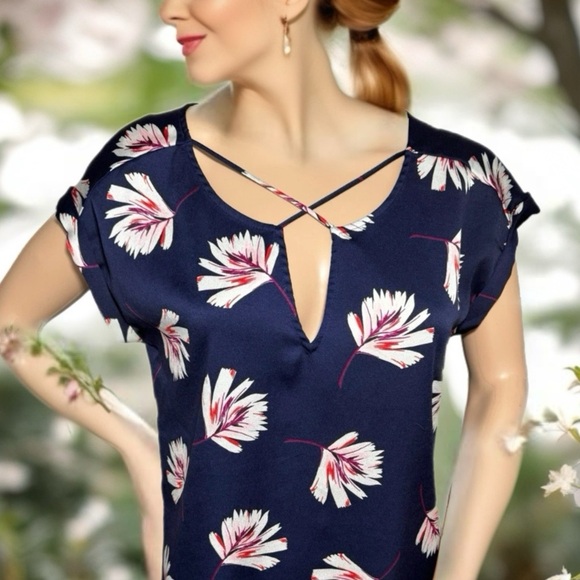 EXPRESS Split Neck Blouse Navy Floral Shirt Short Sleeve Top Women’s Small - Picture 1 of 9